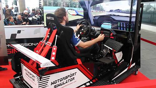 Фото заезды на гоночном симуляторе