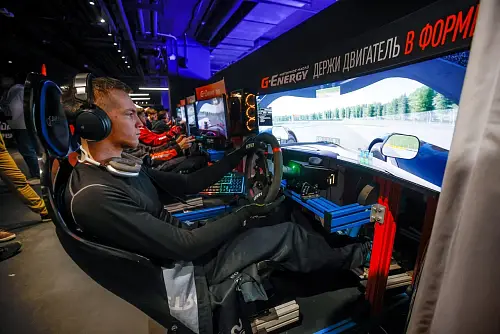 Фото заезды на гоночном симуляторе