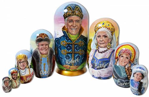Картинка как проходит индивидуальная роспись матрешек Фото индивидуальная роспись матрешек
